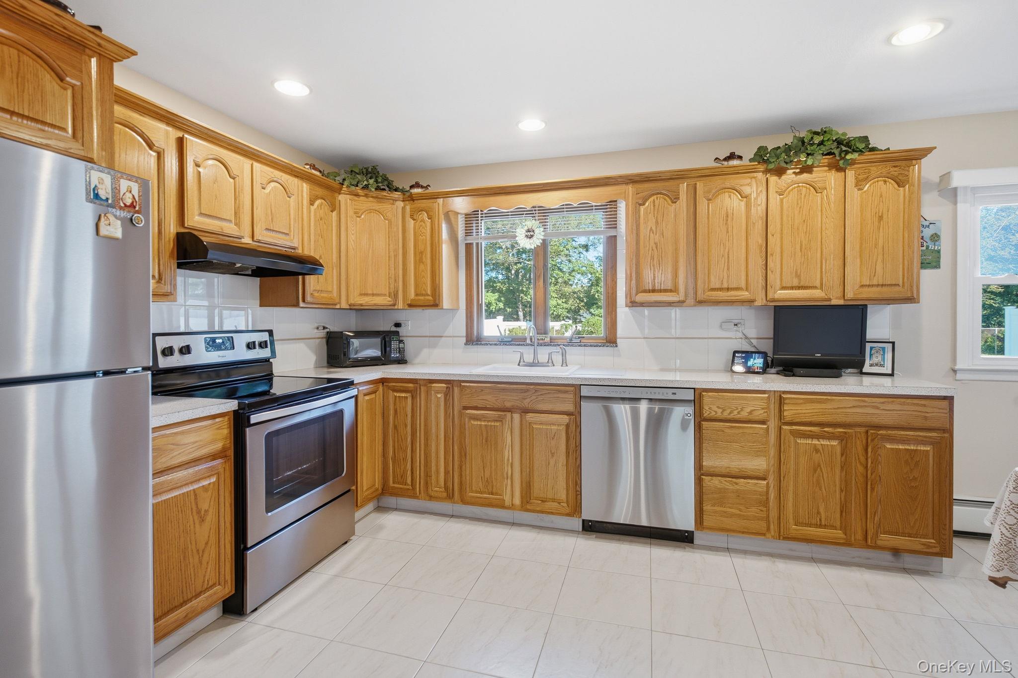  249 E 17th Street, Huntington Station, NY, 11746 - 物件實景