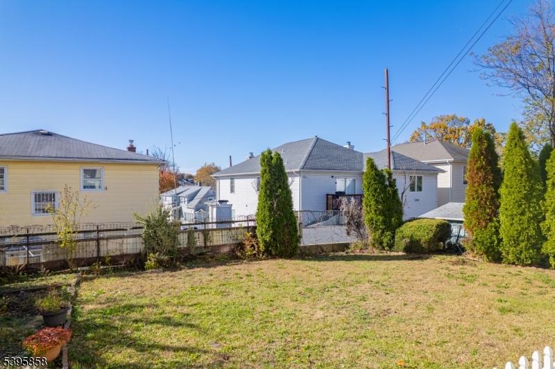 Hillside Twp., New Jersey, 07205, United States, 4 Bedrooms Bedrooms, ,2 BathroomsBathrooms,Residential,For Sale,1989487