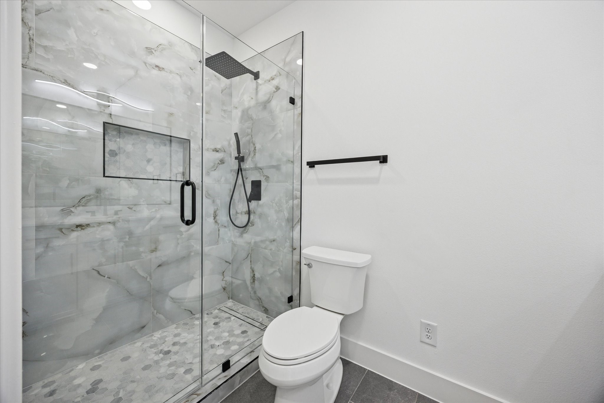 North Richland Hills, Texas, 76182, United States, 5 Bedrooms Bedrooms, ,5 BathroomsBathrooms,Residential,For Sale,1896745