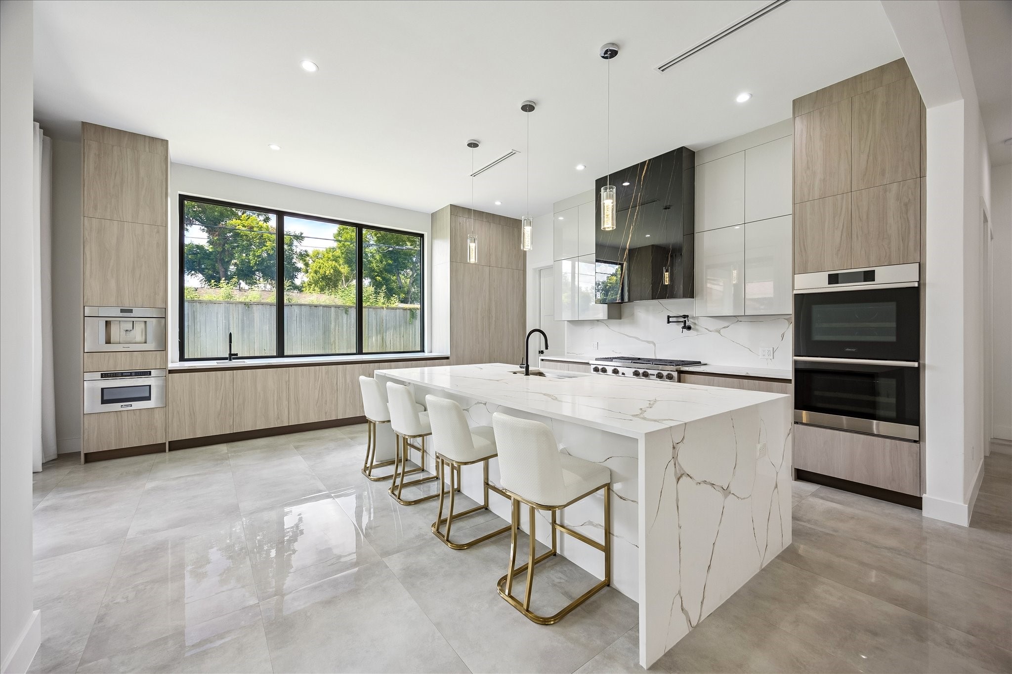  9909 Larston Street - 物件實景