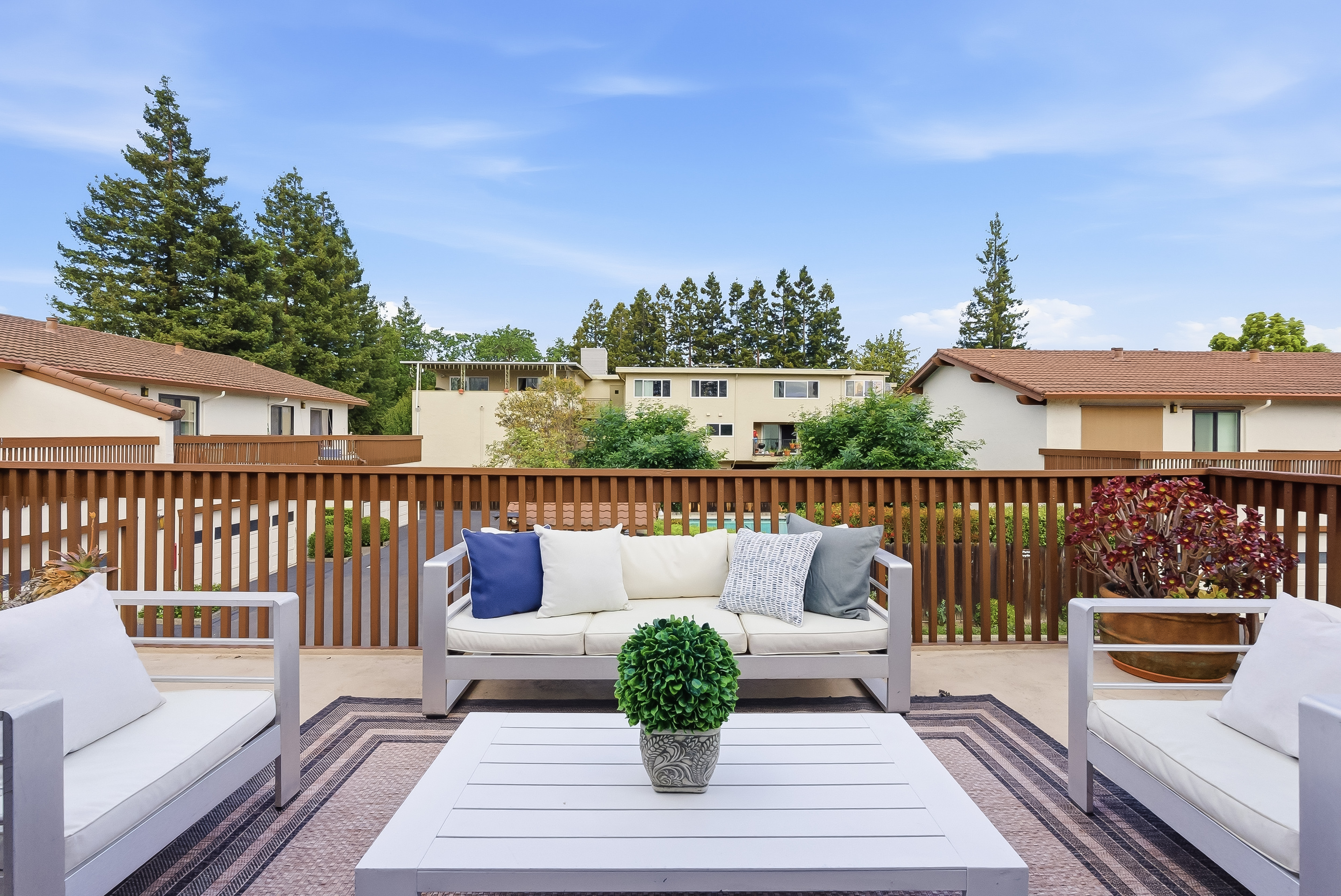  Spanish-Style Townhome in Tranquil Community - 物件實景