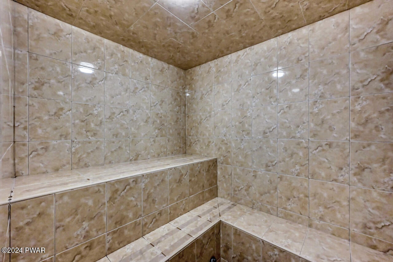 Albrightsville, Pennsylvania, 18210, United States, 4 Bedrooms Bedrooms, ,5 BathroomsBathrooms,Residential,For Sale,1982857