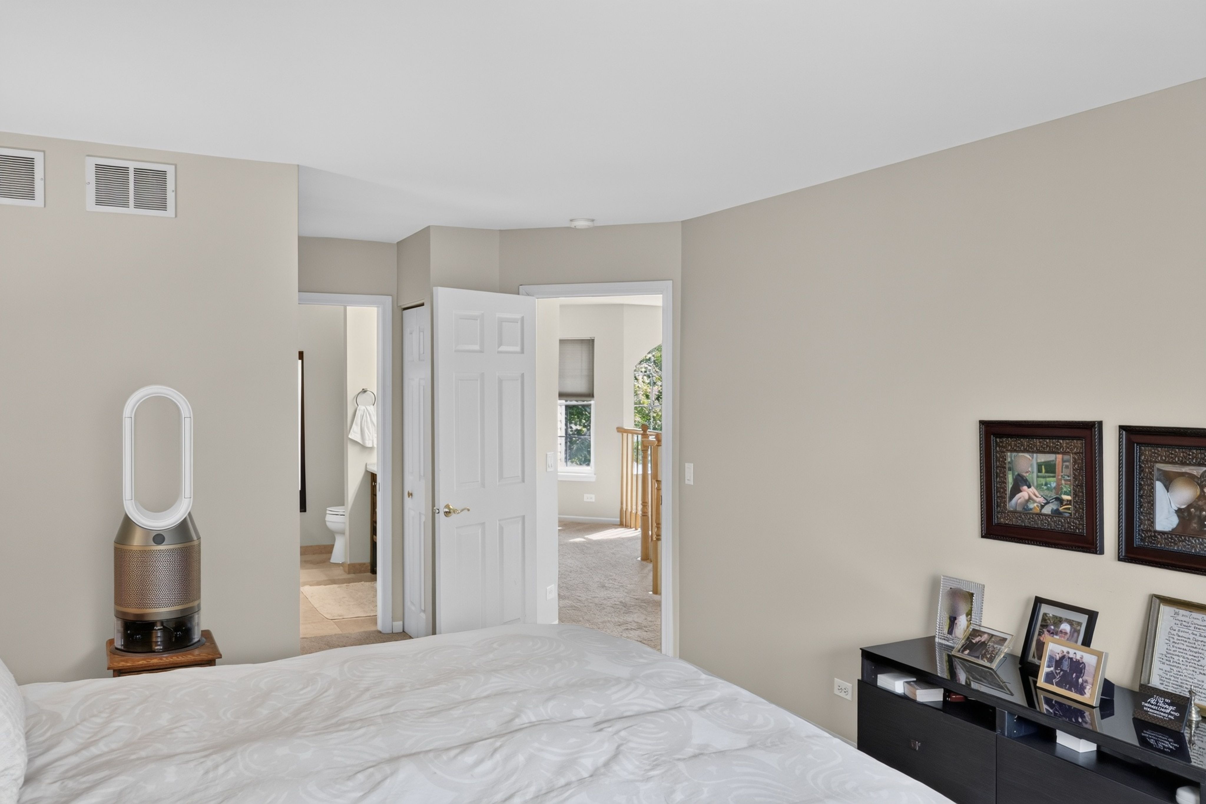  Beautiful Private End-unit Townhome Overlooking a Peaceful Pond - 物件實景