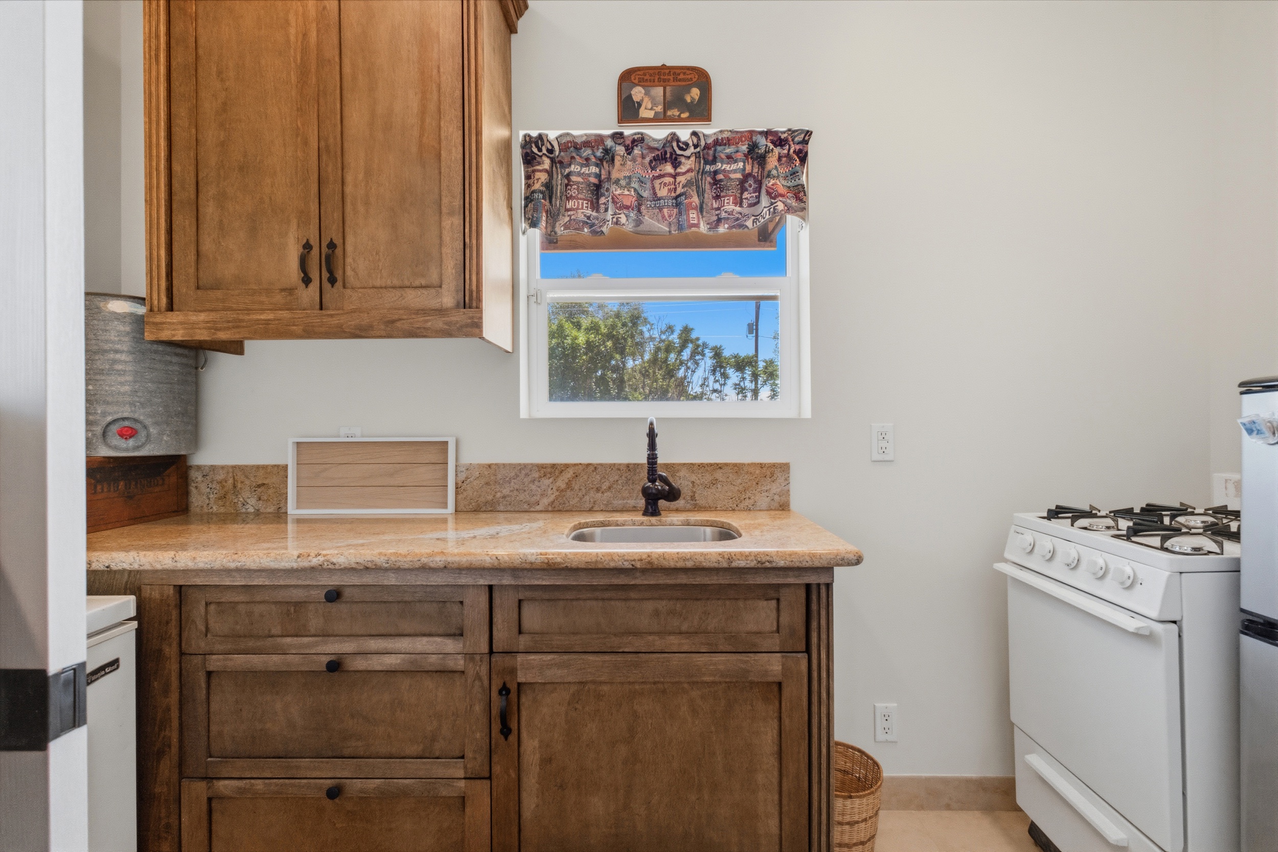 Los Lunas, New Mexico, 87031, United States, 5 Bedrooms Bedrooms, ,5 BathroomsBathrooms,Residential,For Sale,2048423