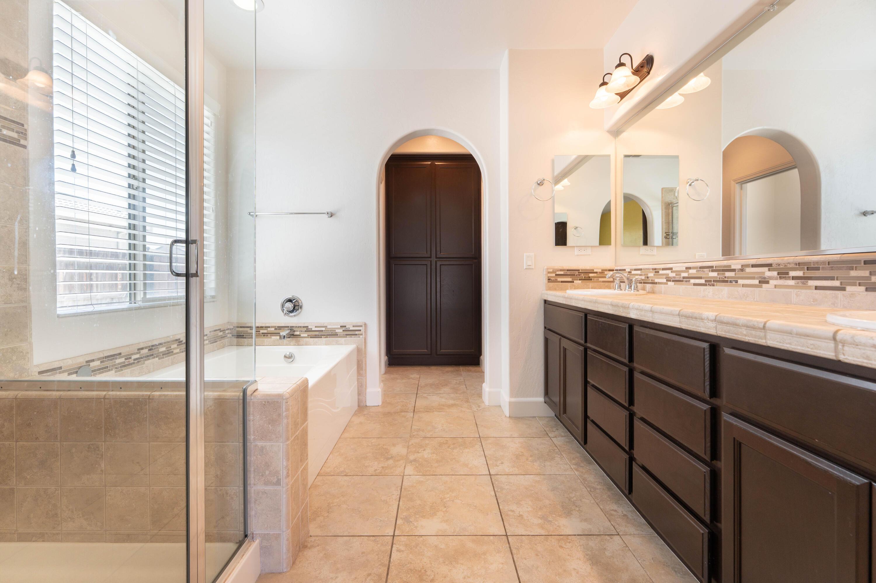 Tulare, California, 93274, United States, 4 Bedrooms Bedrooms, ,3 BathroomsBathrooms,Residential,For Sale,1975083