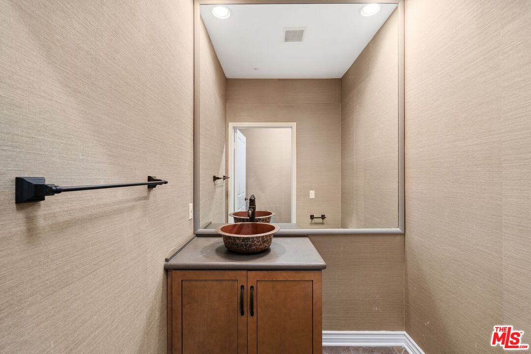 West Hollywood, California, 90048, United States, 2 Bedrooms Bedrooms, ,3 BathroomsBathrooms,Residential,For Sale,1762053