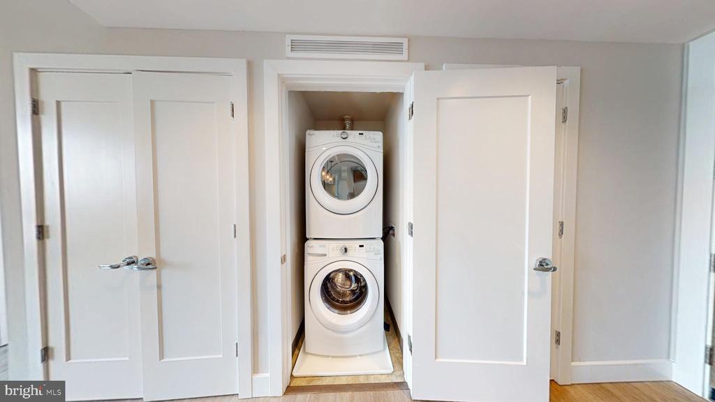 Rockville, Maryland, 20852, United States, 2 Bedrooms Bedrooms, ,2 BathroomsBathrooms,Residential,For Sale,1861250