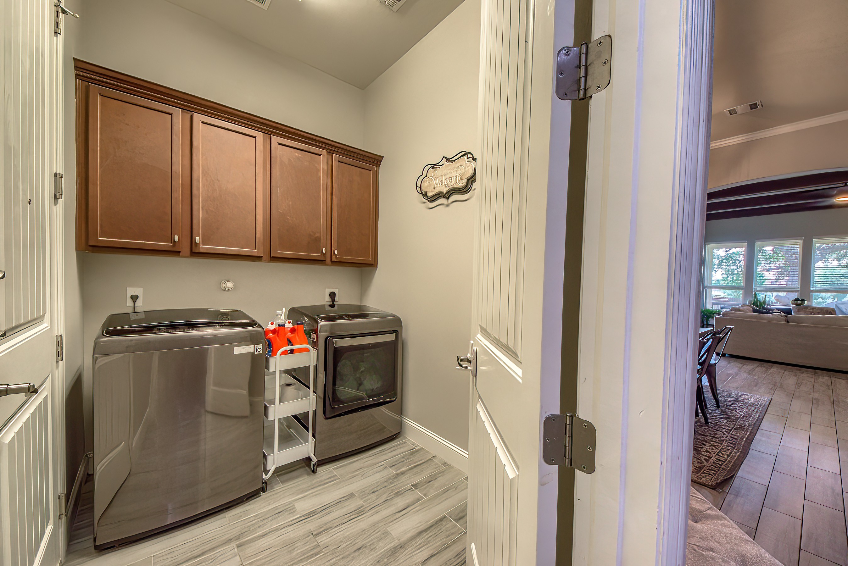 Four Bedrooms + Bonus Room in Prime Location - 物件實景