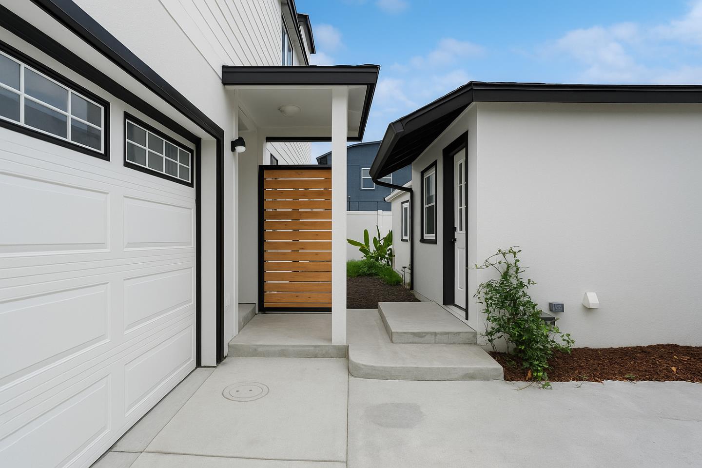 Mountain View, California, 94043, United States, 4 Bedrooms Bedrooms, ,3 BathroomsBathrooms,Residential,For Sale,1992063