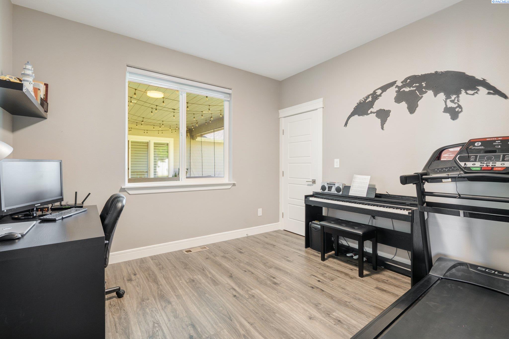 Kennewick, Washington, 99337, United States, 6 Bedrooms Bedrooms, ,4 BathroomsBathrooms,Residential,For Sale,1767844