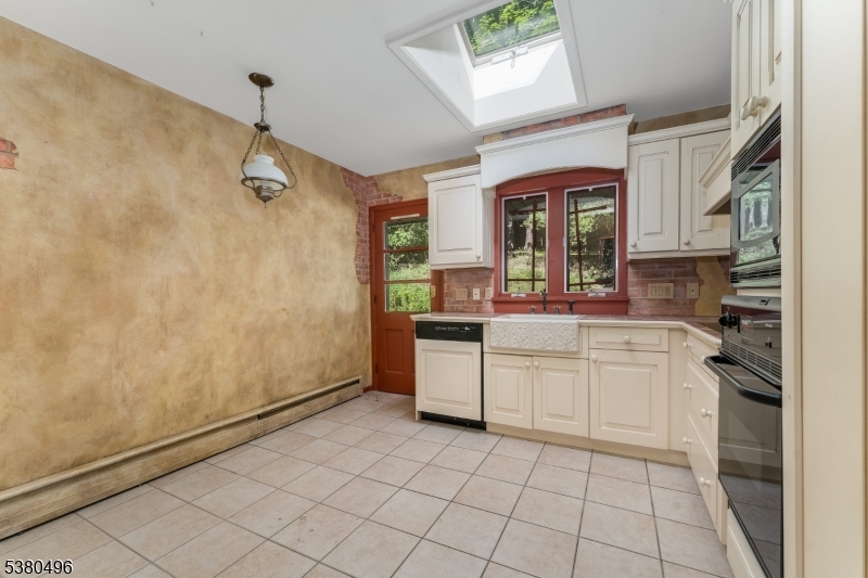 Bridgewater Twp., New Jersey, 07920, United States, 3 Bedrooms Bedrooms, ,2 BathroomsBathrooms,Residential,For Sale,1927151