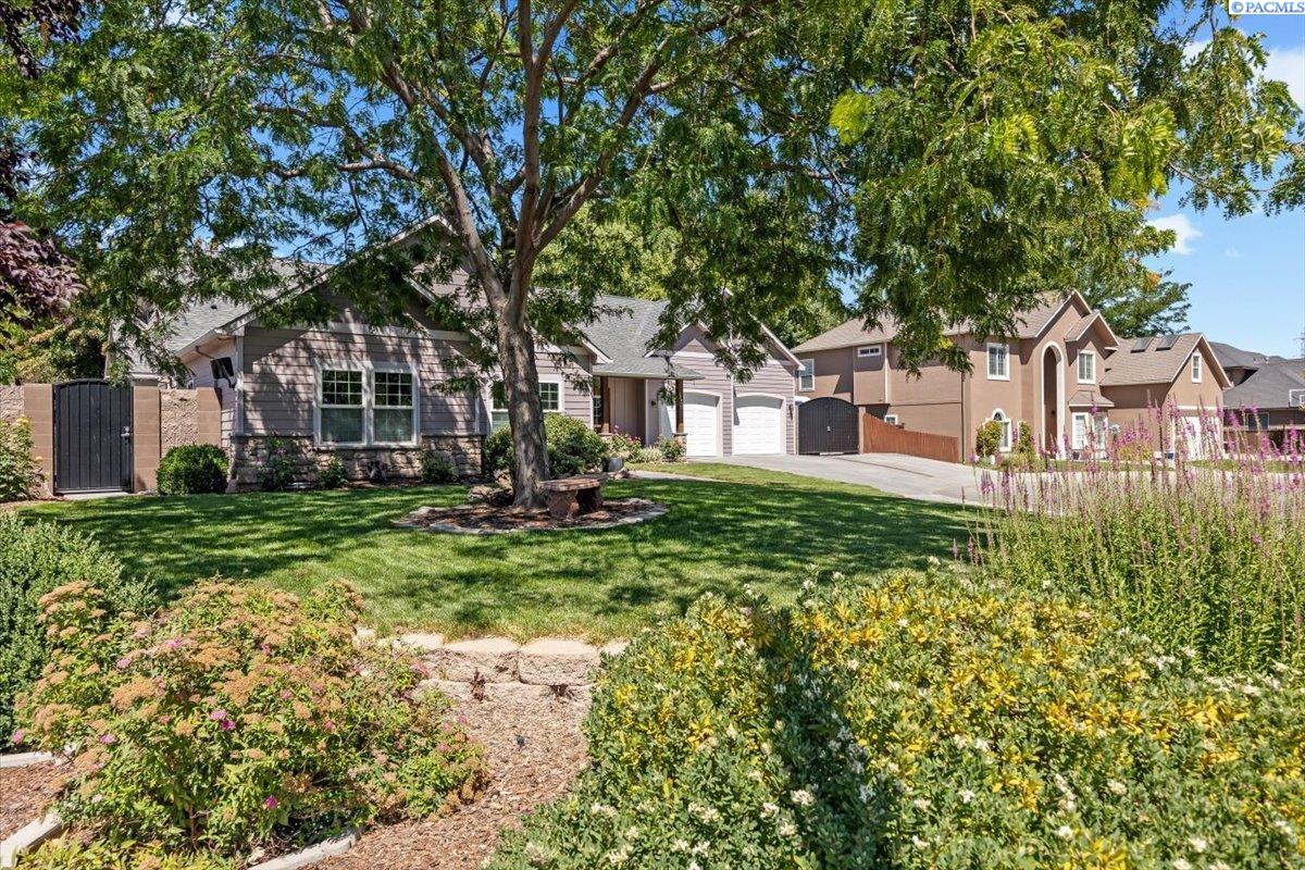 Richland, Washington, 99352, United States, 4 Bedrooms Bedrooms, ,2 BathroomsBathrooms,Residential,For Sale,1992938