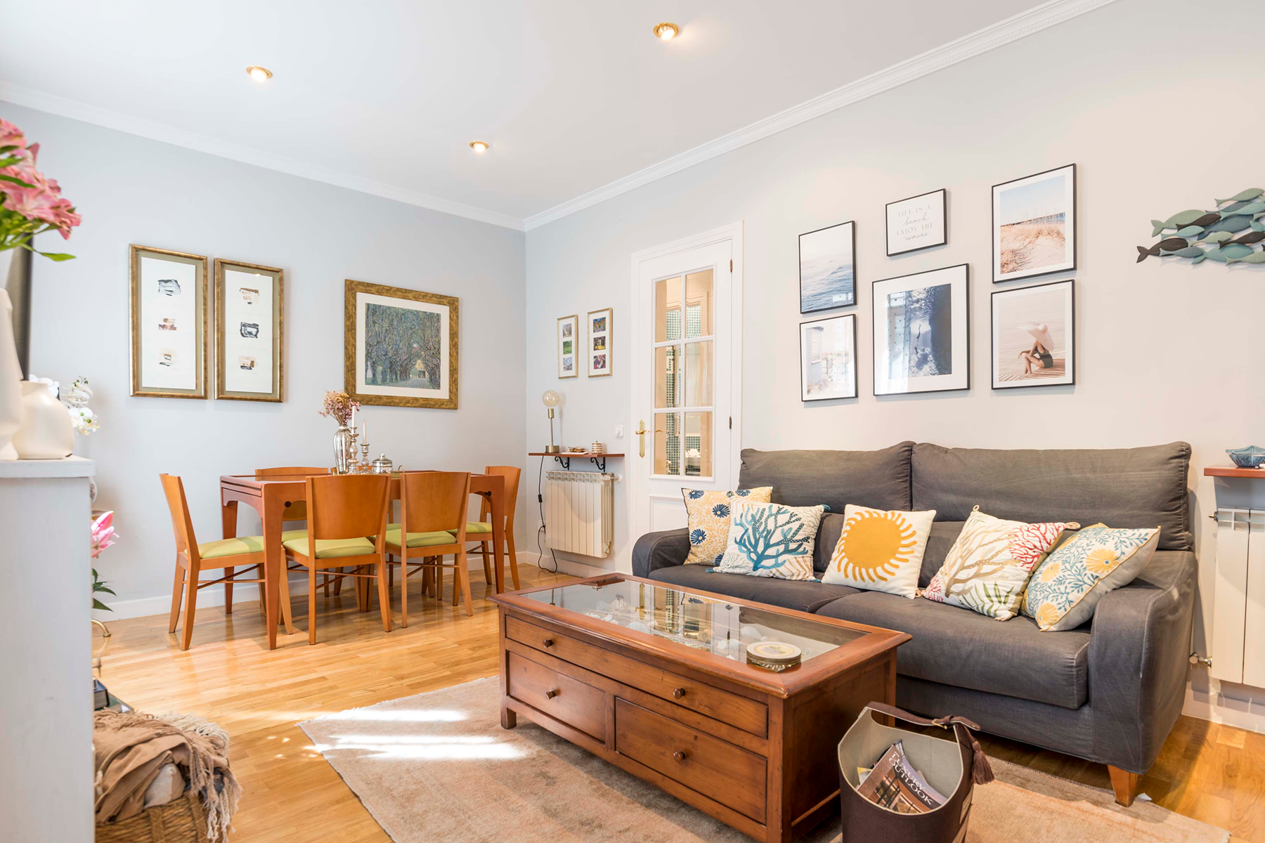  Exterior apartment in Trafalgar with four street-facing balconies - 物件實景