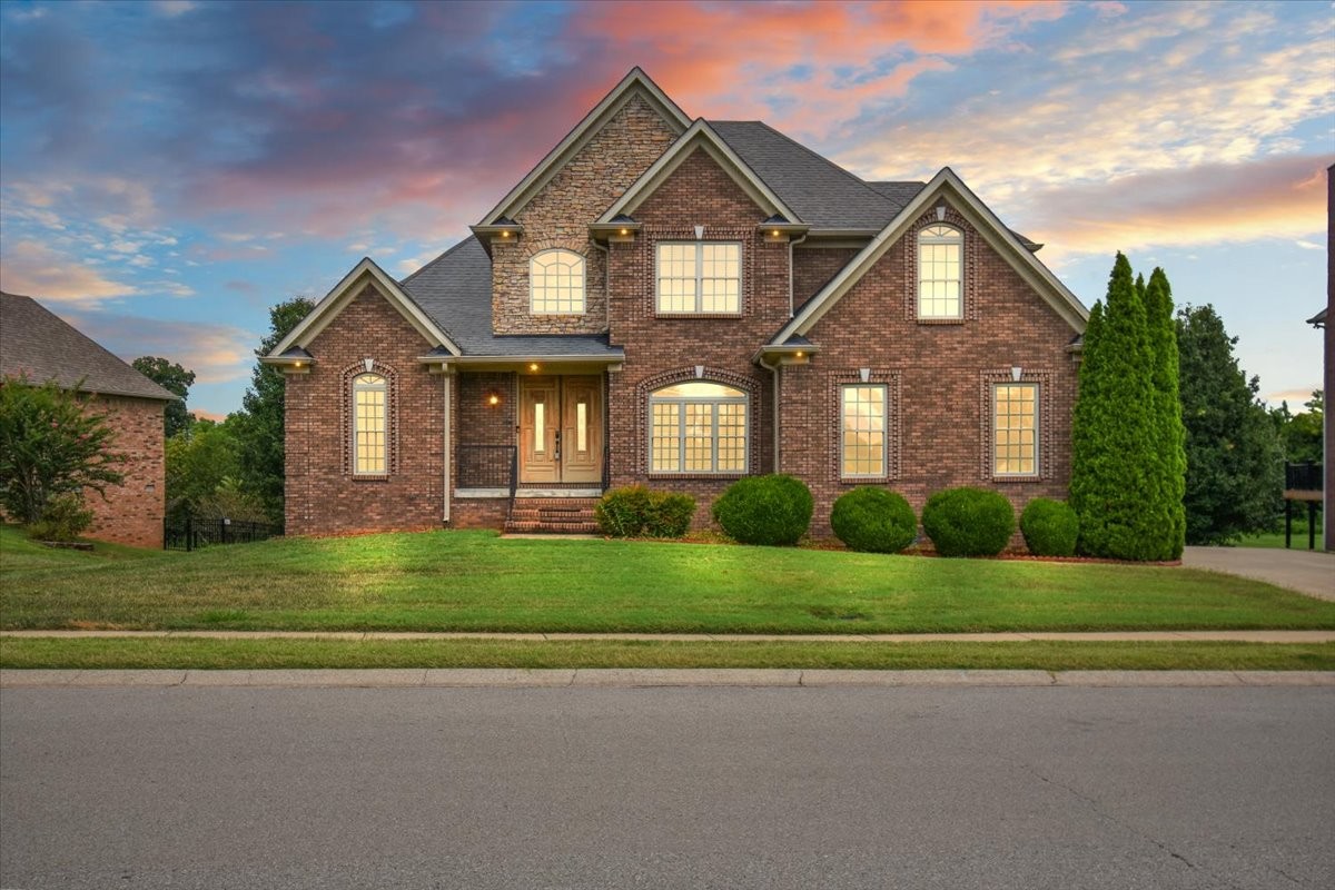 Clarksville, Tennessee, 37043, United States, 4 Bedrooms Bedrooms, ,4 BathroomsBathrooms,Residential,For Sale,1933080