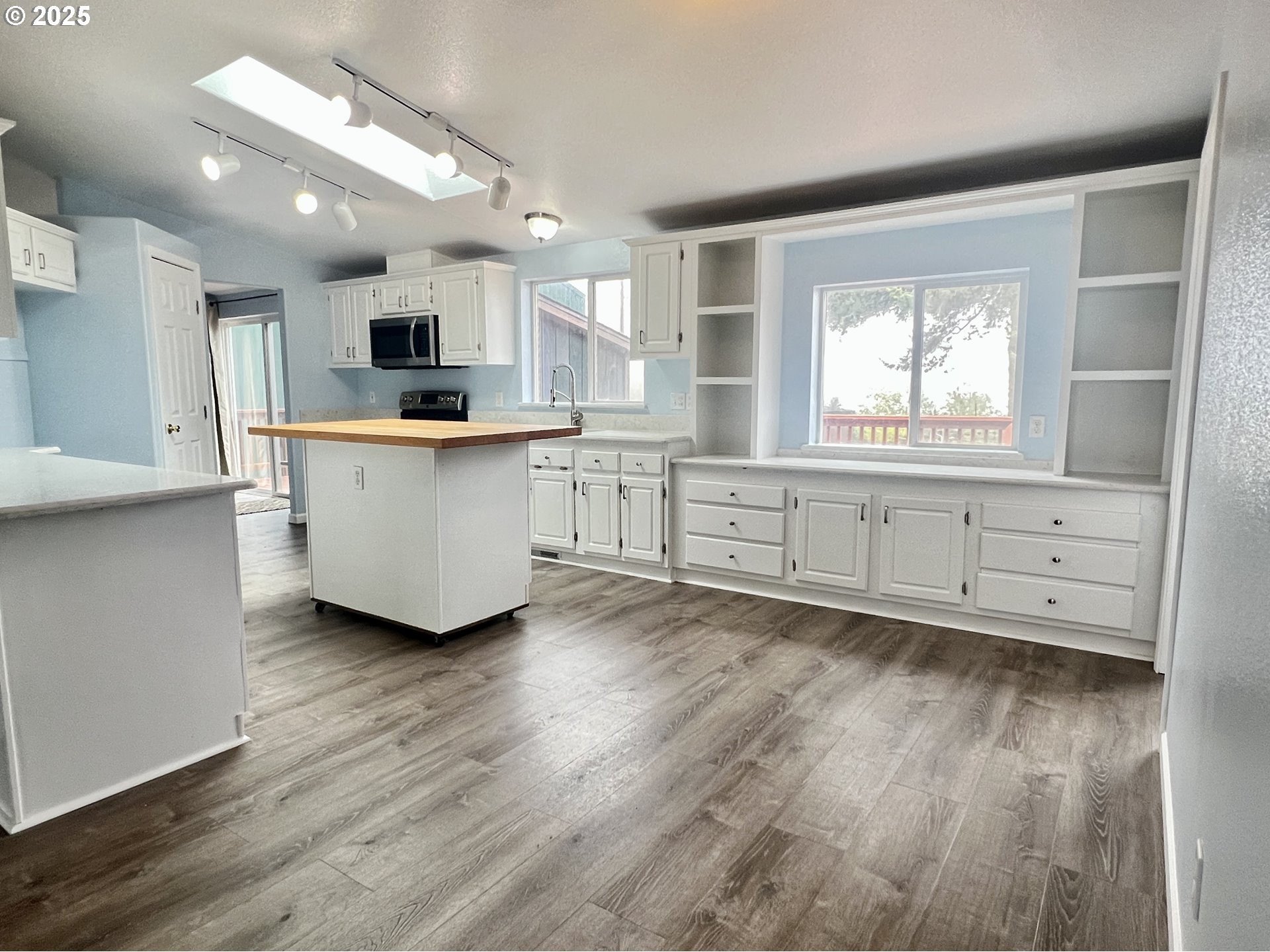 Gold Beach, Oregon, 97444, United States, 3 Bedrooms Bedrooms, ,3 BathroomsBathrooms,Residential,For Sale,1975085