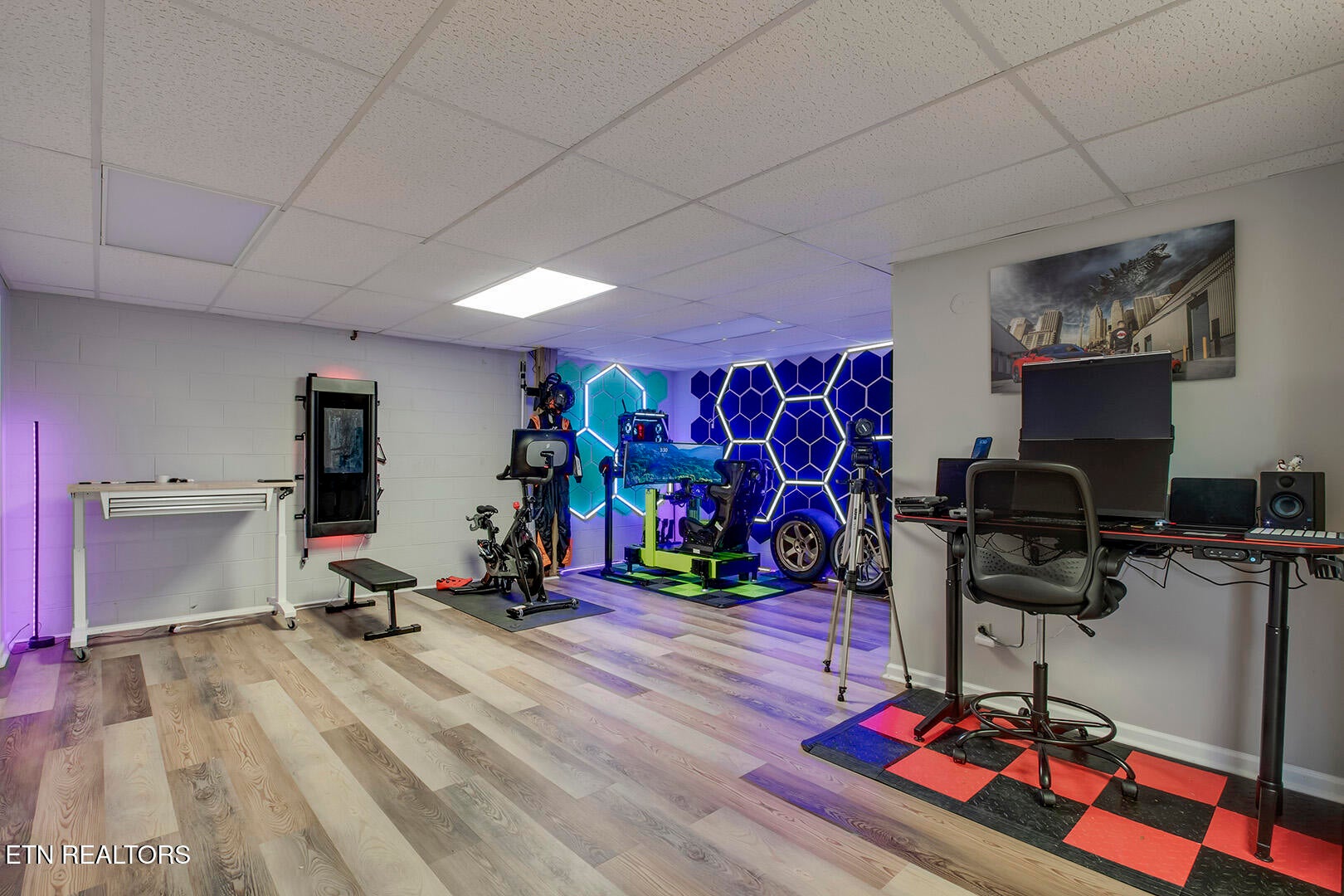 Kingston, Tennessee, 37763, United States, 4 Bedrooms Bedrooms, ,4 BathroomsBathrooms,Residential,For Sale,2011823