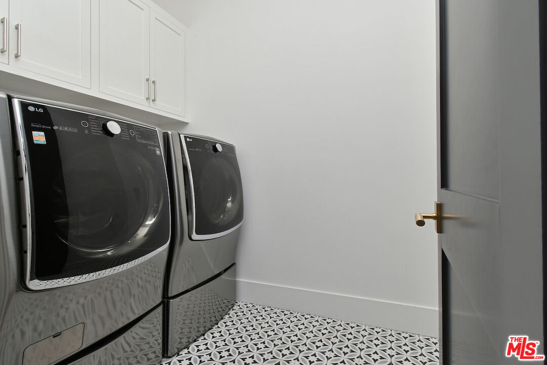 Encino, California, 91316, United States, 4 Bedrooms Bedrooms, ,5 BathroomsBathrooms,Residential,For Sale,2002982