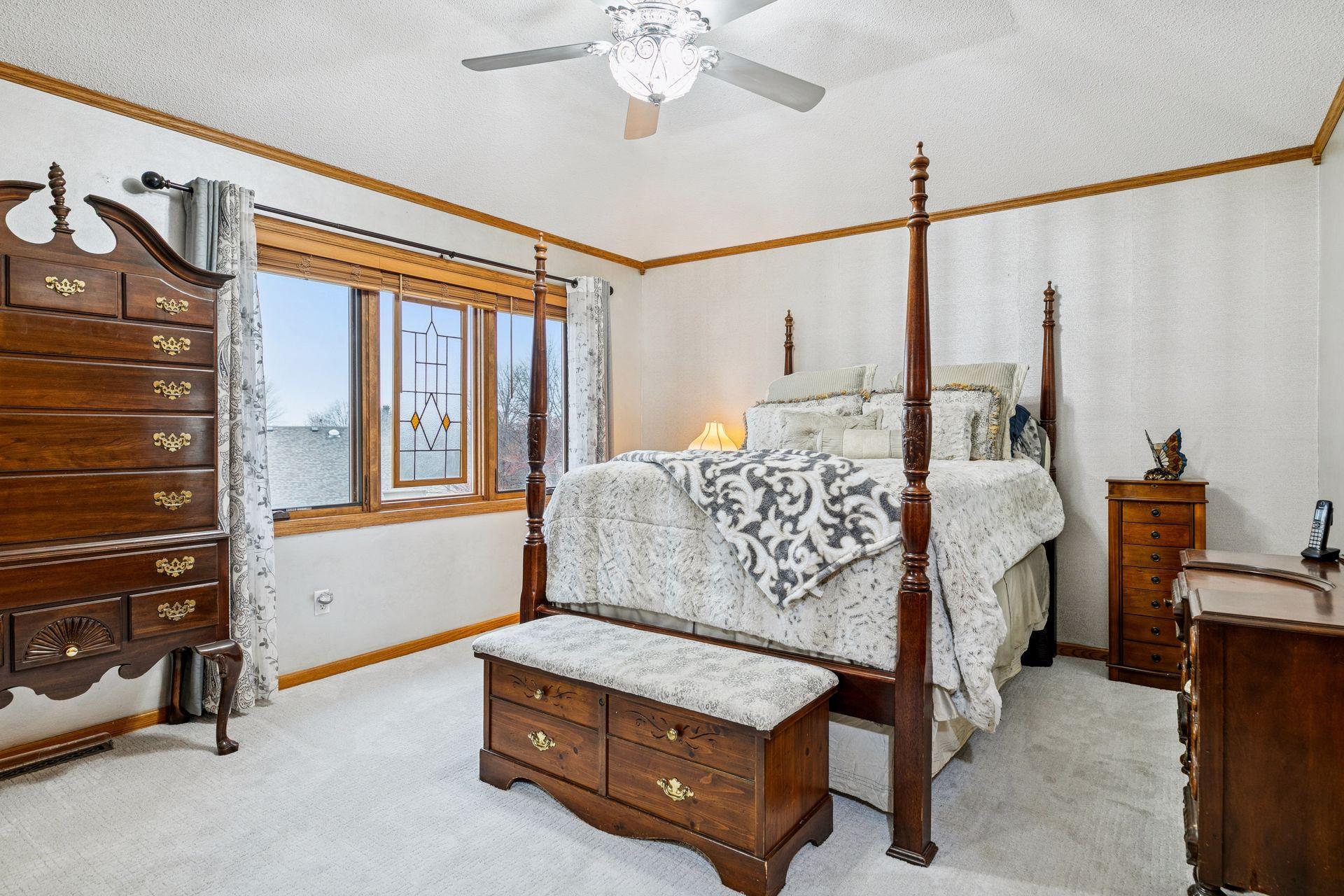 Woodbury, Minnesota, 55129, United States, 5 Bedrooms Bedrooms, ,3 BathroomsBathrooms,Residential,For Sale,1998443