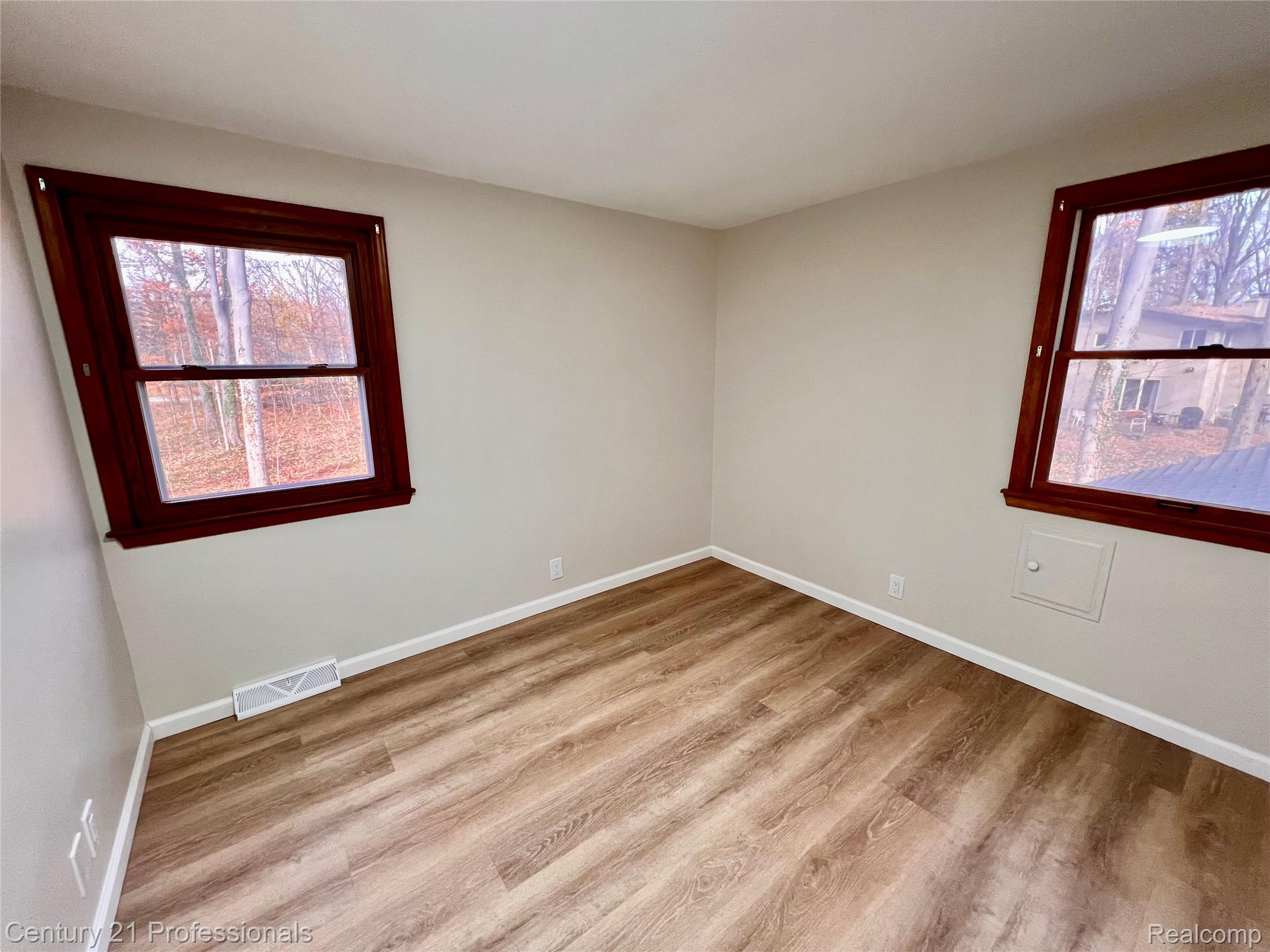 Plymouth, Michigan, 48170, United States, 5 Bedrooms Bedrooms, ,3 BathroomsBathrooms,Residential,For Sale,1982882