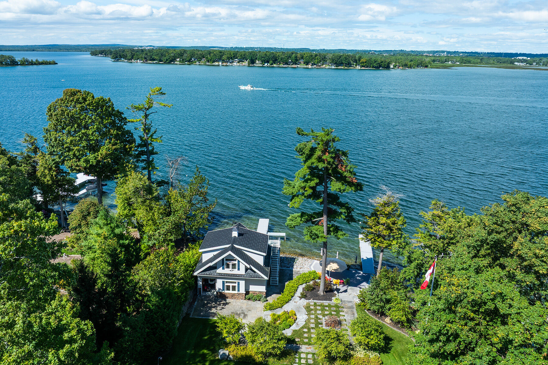  Custom Waterfront Estate - 物件實景