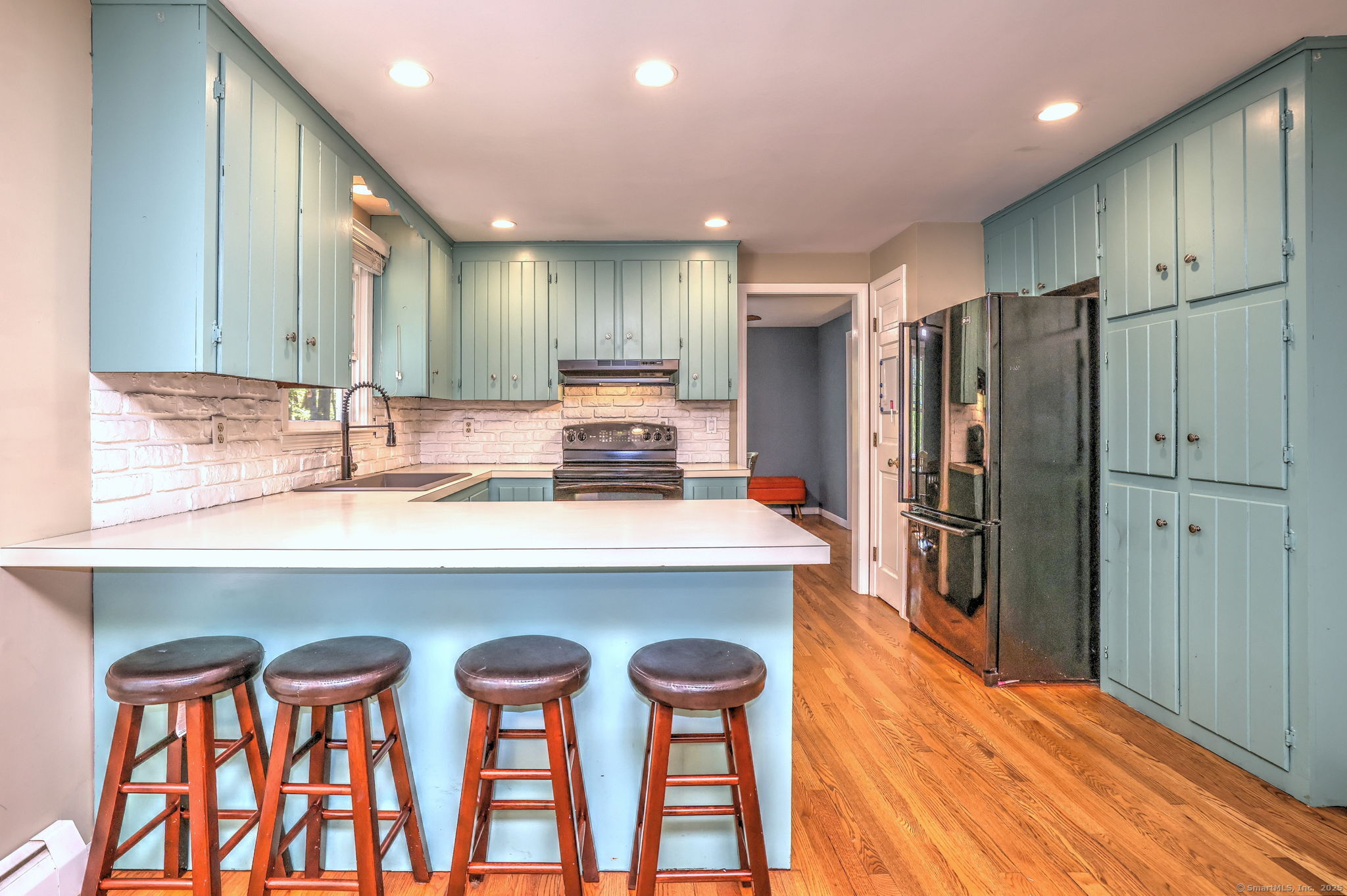 Guilford, Connecticut, 06437, United States, 4 Bedrooms Bedrooms, ,3 BathroomsBathrooms,Residential,For Sale,1955104