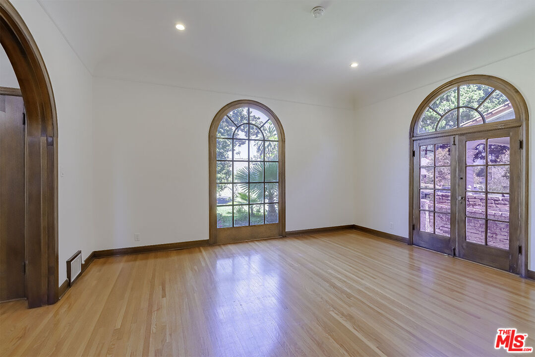 1232 Westchester Pl, Los Angeles, California, 90019, United States, 5 Bedrooms Bedrooms, ,5 BathroomsBathrooms,Residential,For Sale,1232 Westchester Pl,1662622