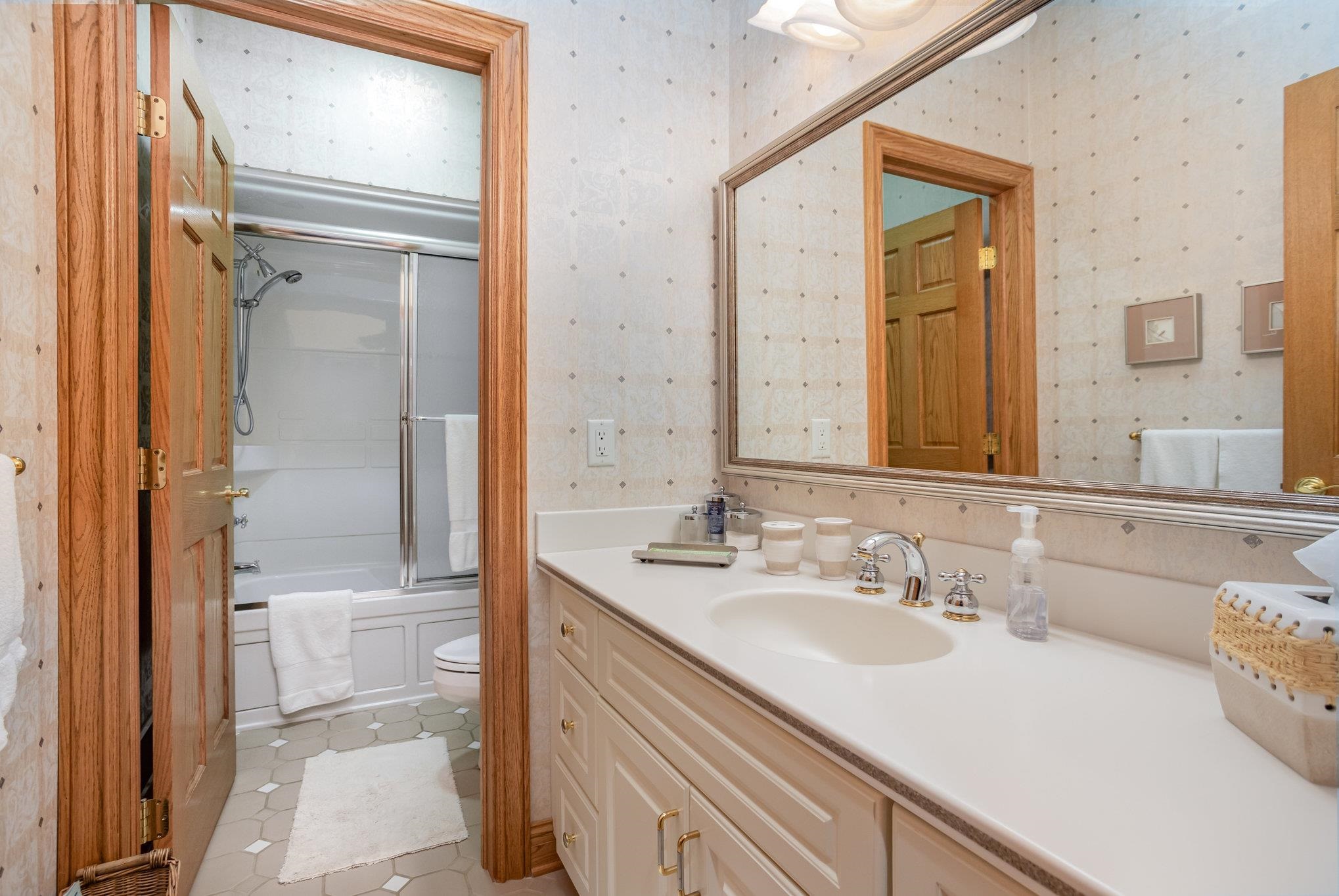 Bay City, Michigan, 48706, United States, 4 Bedrooms Bedrooms, ,5 BathroomsBathrooms,Residential,For Sale,1986135