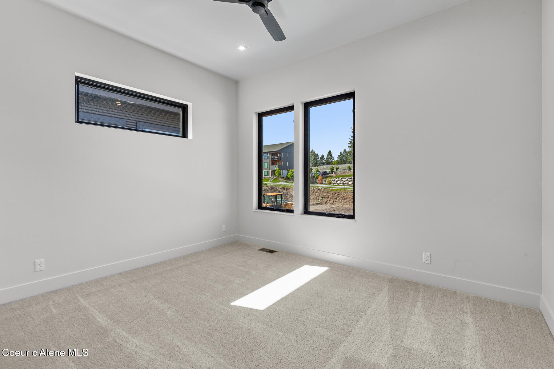 Coeur d'Alene, Idaho, 83814, United States, 3 Bedrooms Bedrooms, ,4 BathroomsBathrooms,Residential,For Sale,1823259