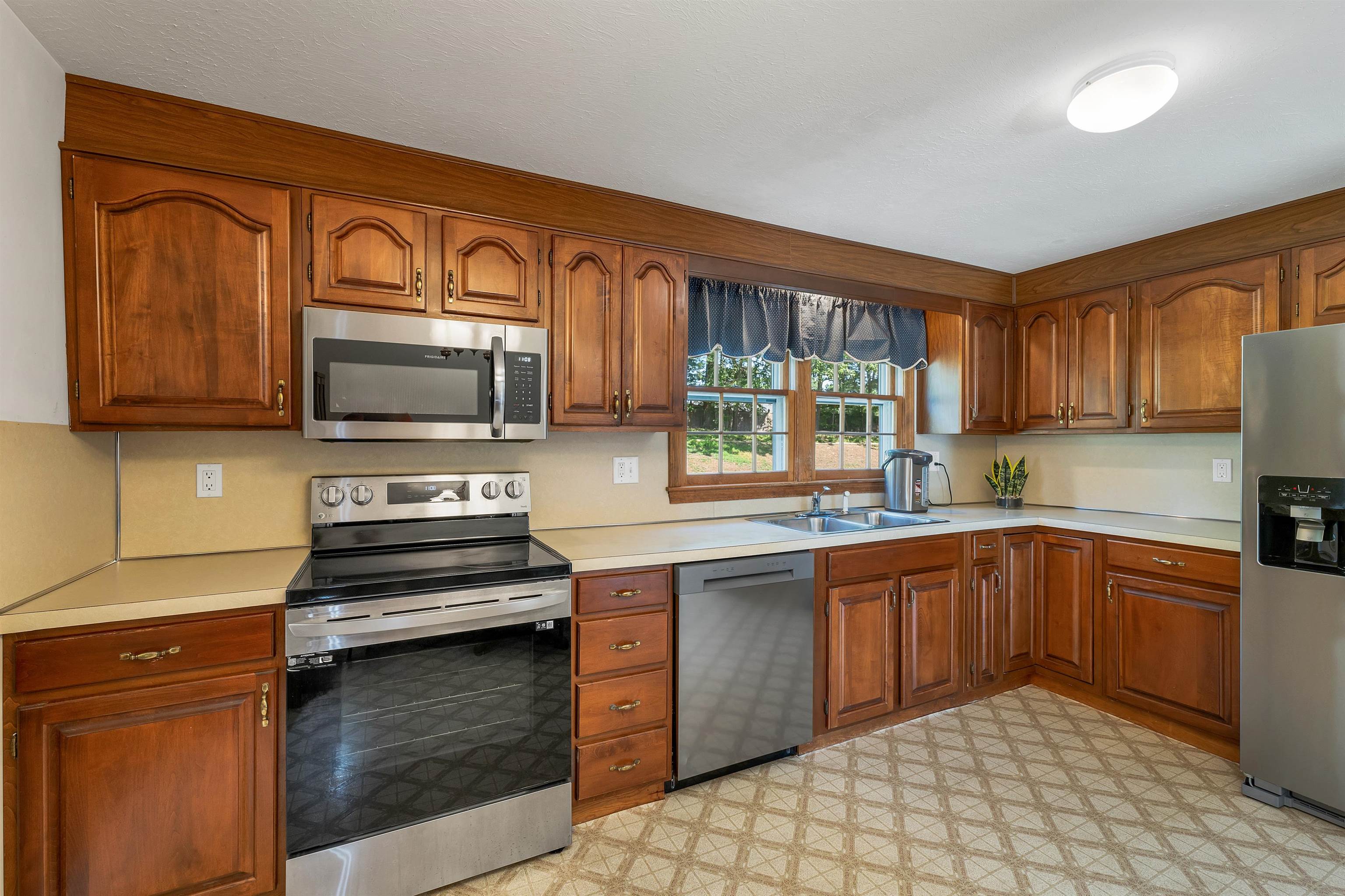 Nashua, New Hampshire, 03064, United States, 4 Bedrooms Bedrooms, ,3 BathroomsBathrooms,Residential,For Sale,1925395