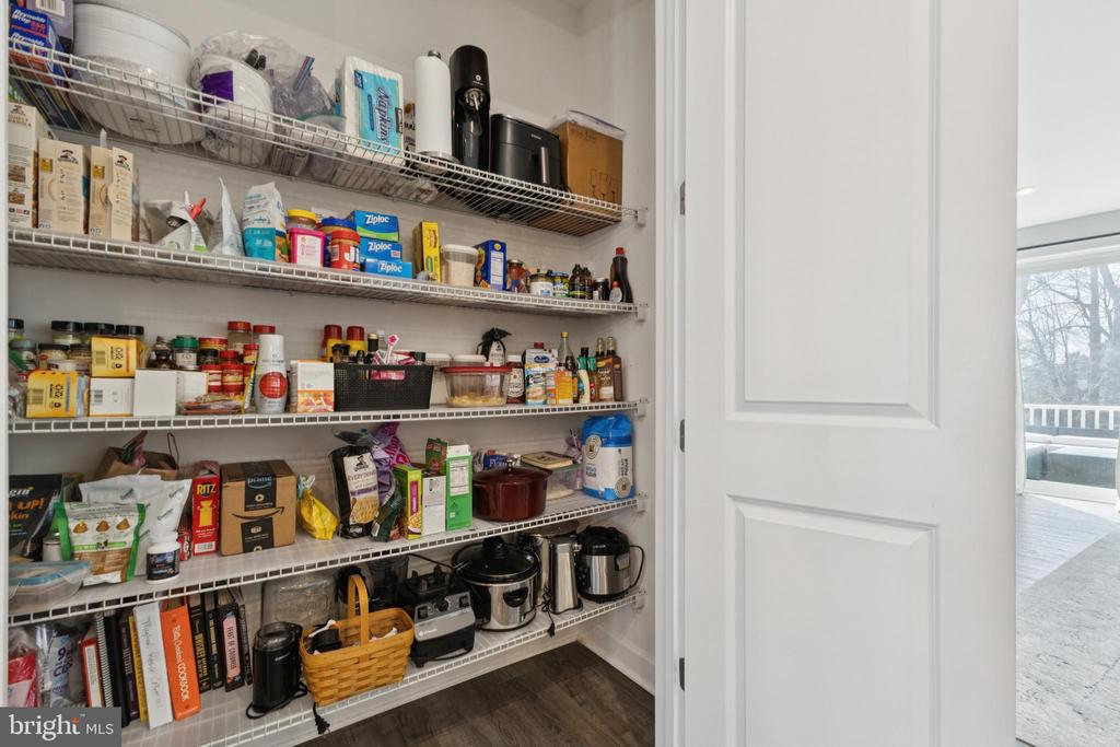 Alexandria, Virginia, 22306, United States, 3 Bedrooms Bedrooms, ,4 BathroomsBathrooms,Residential,For Sale,2019701