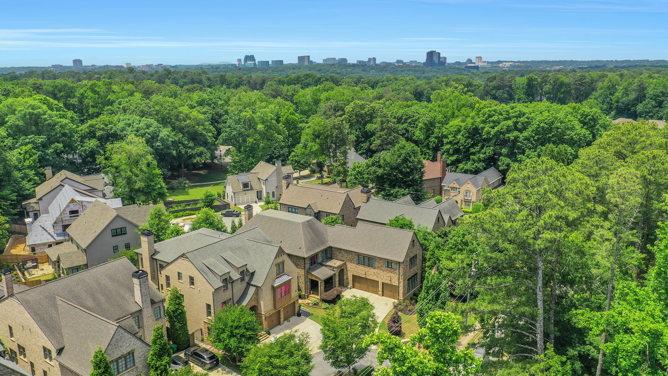  Sophisticated Brick Residence in Coveted Brookhaven Location - 物件實景