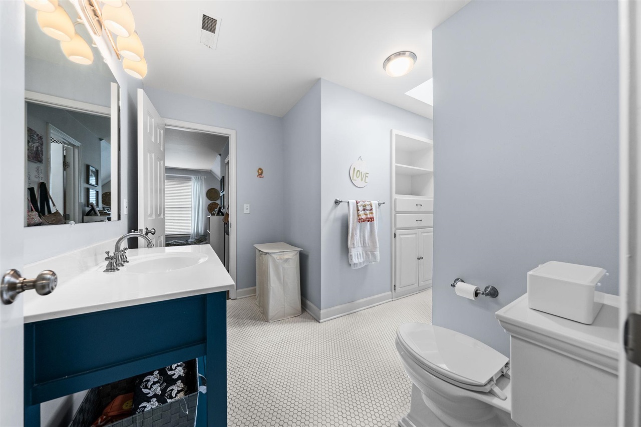 Bowling Green, Kentucky, 42103, United States, 4 Bedrooms Bedrooms, ,4 BathroomsBathrooms,Residential,For Sale,1907644