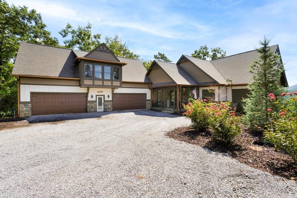 Hiawassee, Georgia, 30546, United States, 4 Bedrooms Bedrooms, ,5 BathroomsBathrooms,Residential,For Sale,1983256