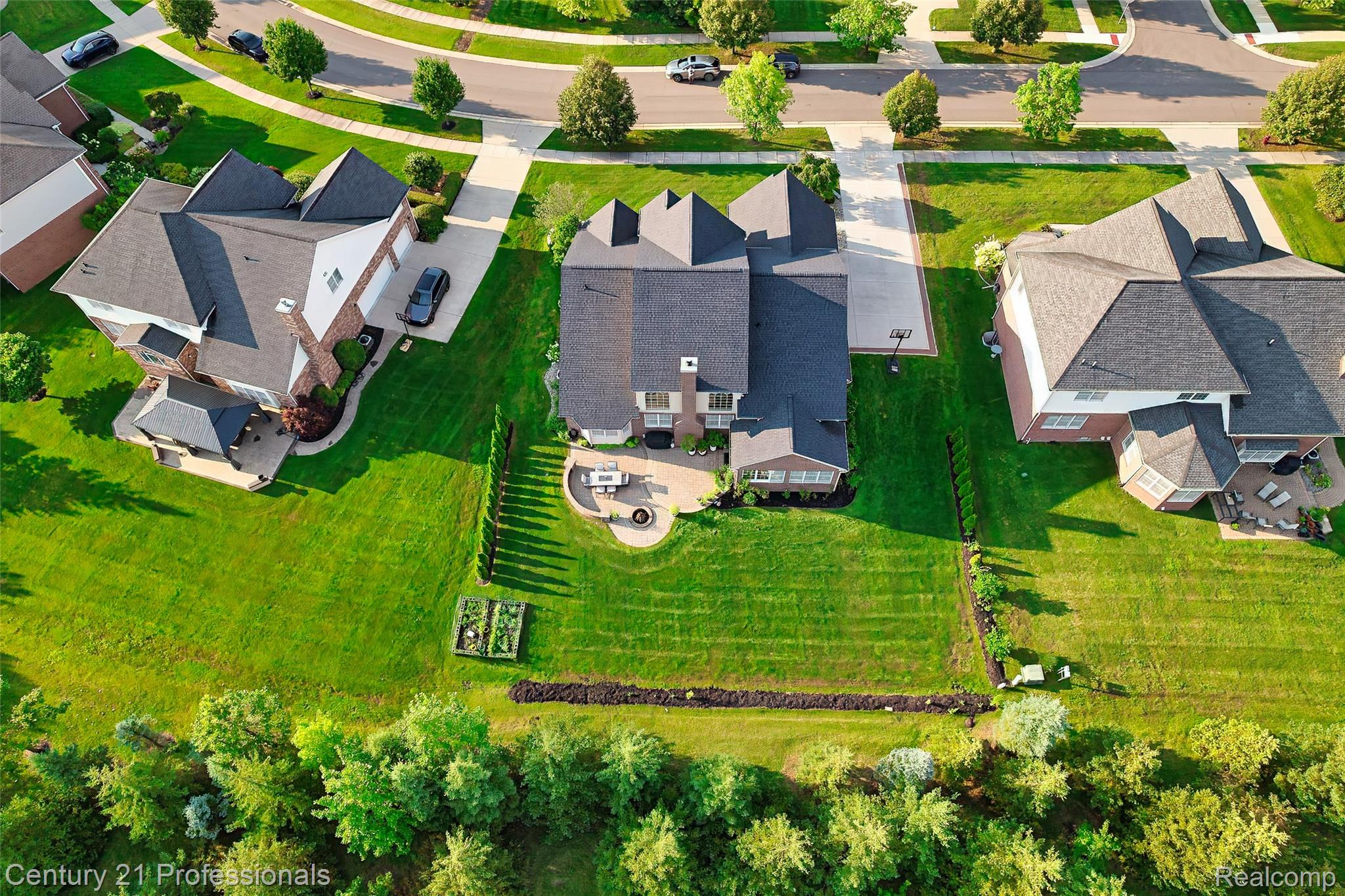 Novi, Michigan, 48374, United States, 4 Bedrooms Bedrooms, ,5 BathroomsBathrooms,Residential,For Sale,1904445