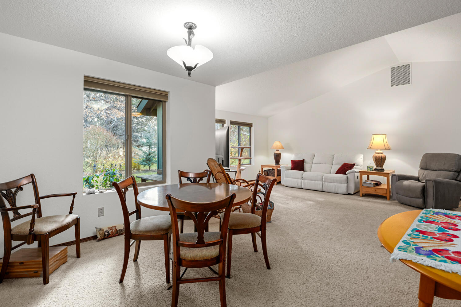 Bend, Oregon, 97702, United States, 2 Bedrooms Bedrooms, ,2 BathroomsBathrooms,Residential,For Sale,1991930