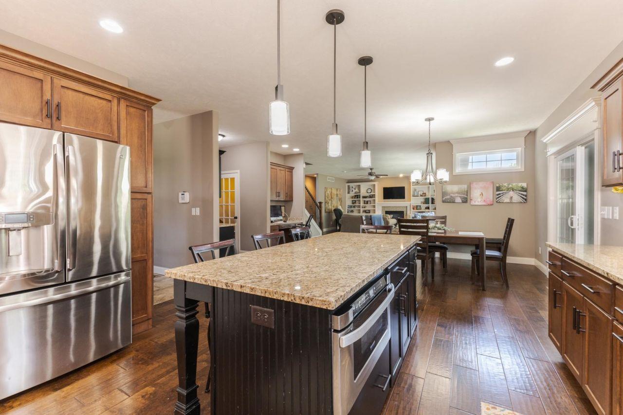 Bloomington, Illinois, 61705, United States, 5 Bedrooms Bedrooms, ,5 BathroomsBathrooms,Residential,For Sale,1817687