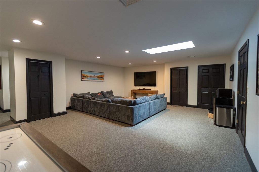 Hardwick, Massachusetts, 01037, United States, 5 Bedrooms Bedrooms, ,5 BathroomsBathrooms,Residential,For Sale,1904254