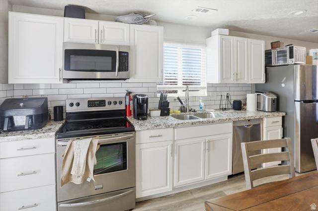 Layton, Utah, 84041, United States, 4 Bedrooms Bedrooms, ,4 BathroomsBathrooms,Residential,For Sale,1990217