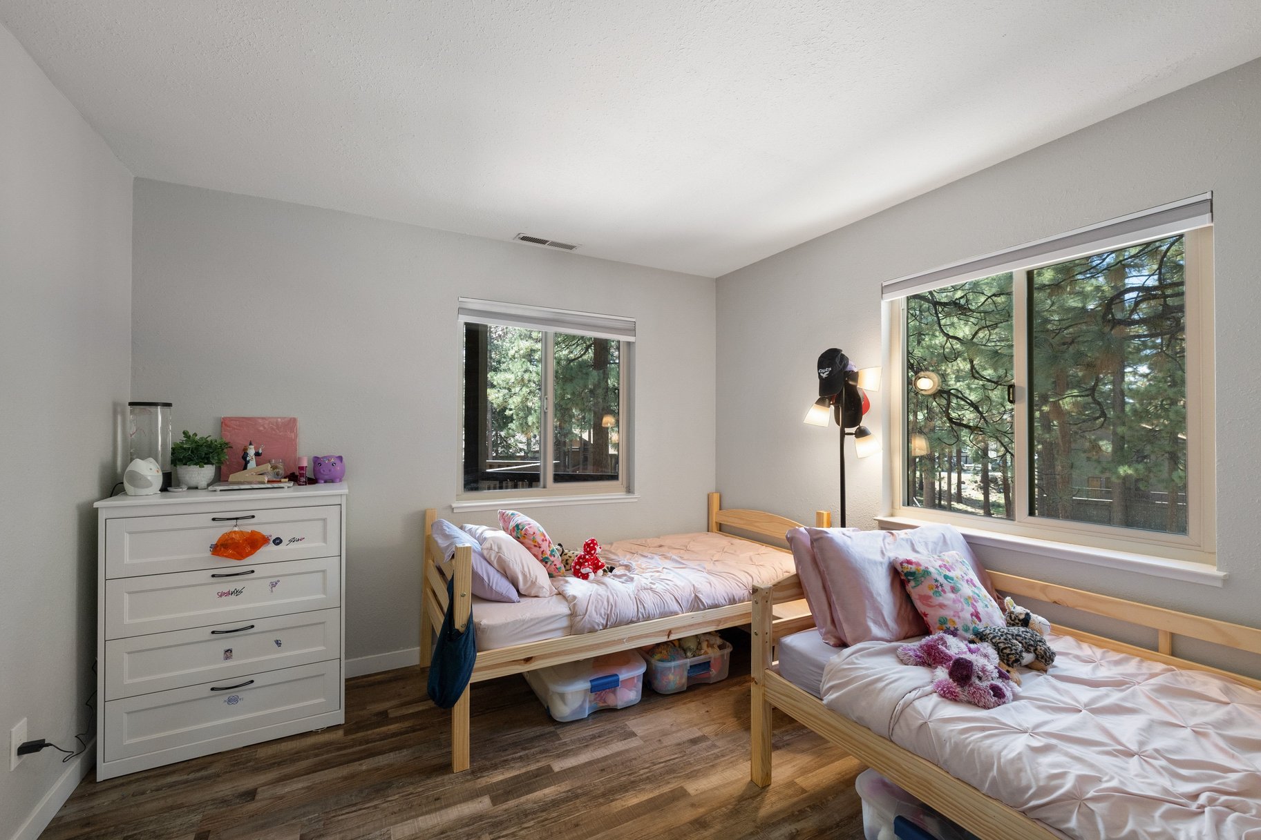  Expansive Nevada-Side Tahoe Retreat in Coveted Lake Village Setting - 物件實景