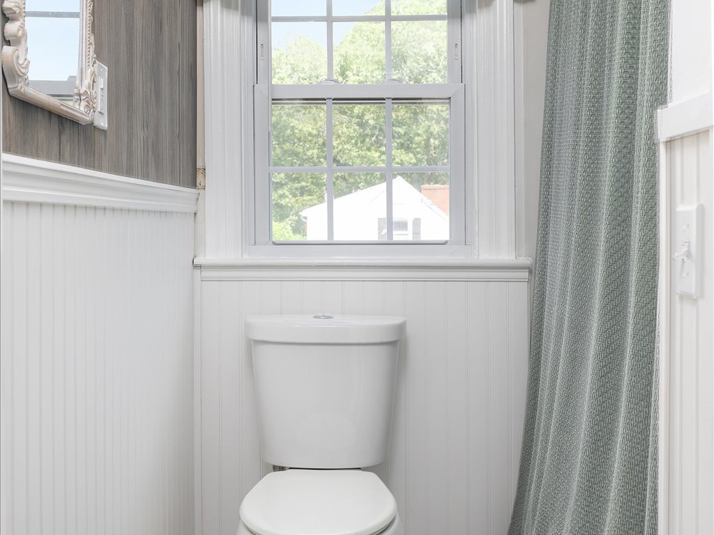 Westerly, Rhode Island, 02891, United States, 5 Bedrooms Bedrooms, ,4 BathroomsBathrooms,Residential,For Sale,1906613
