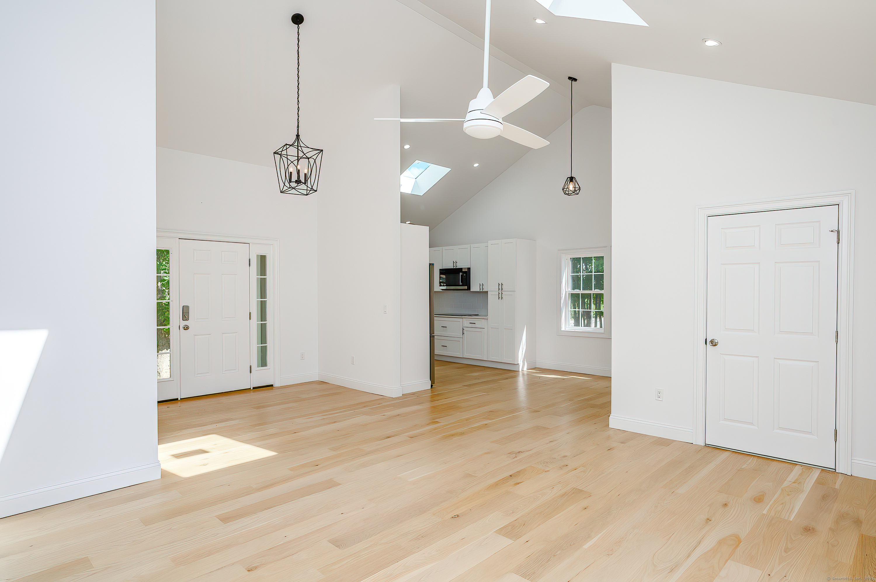 East Lyme, Connecticut, 06357, United States, 2 Bedrooms Bedrooms, ,3 BathroomsBathrooms,Residential,For Sale,1933174