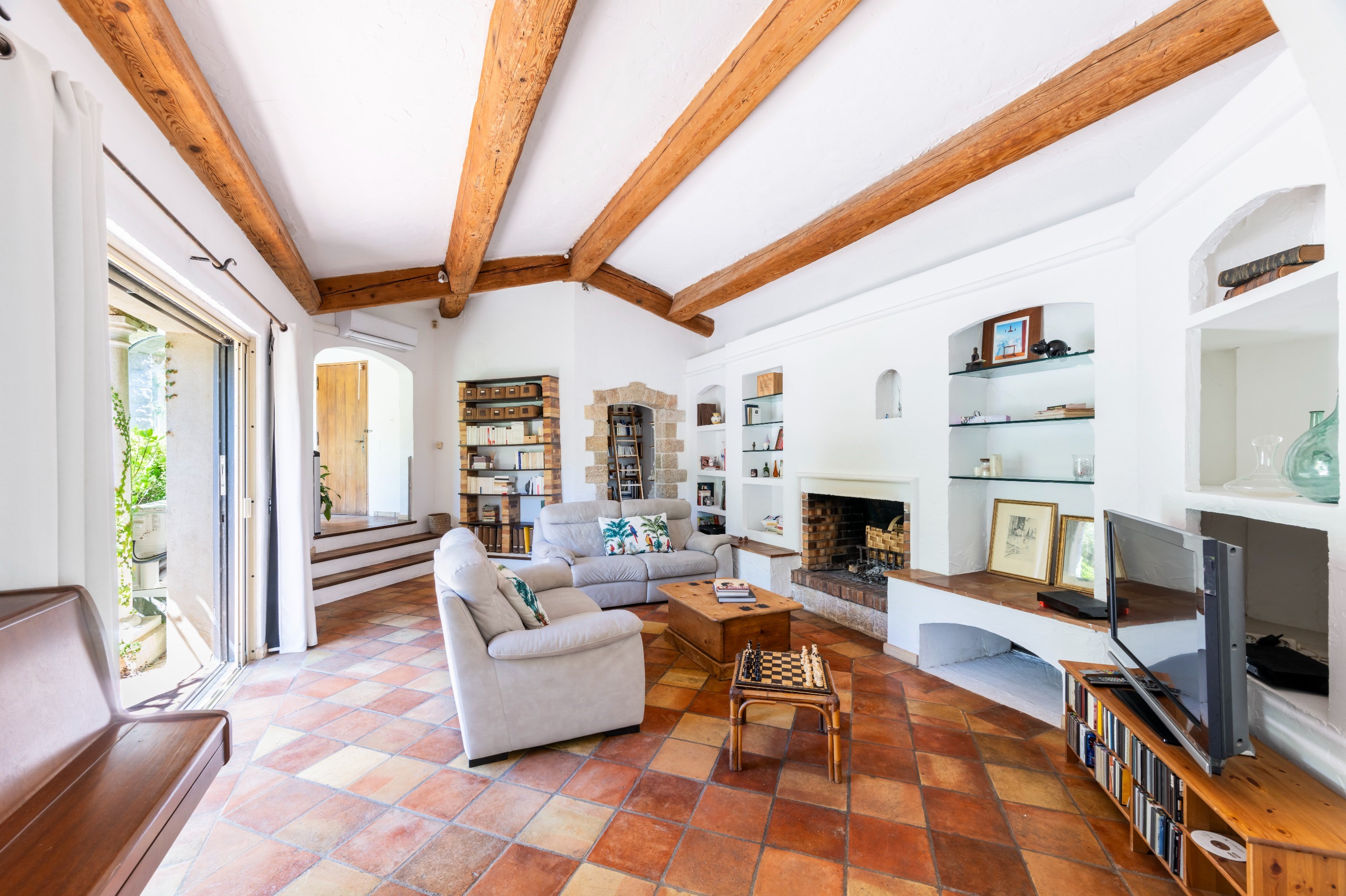  Provençal villa with pool and development potential in Roquefort les Pins near … - 物件實景