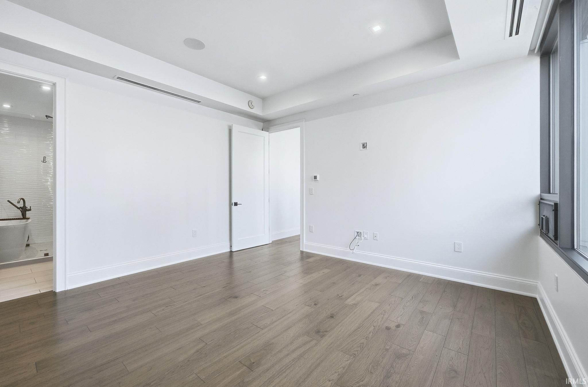 Fort Wayne, Indiana, 46802, United States, 2 Bedrooms Bedrooms, ,3 BathroomsBathrooms,Residential,For Sale,1987044