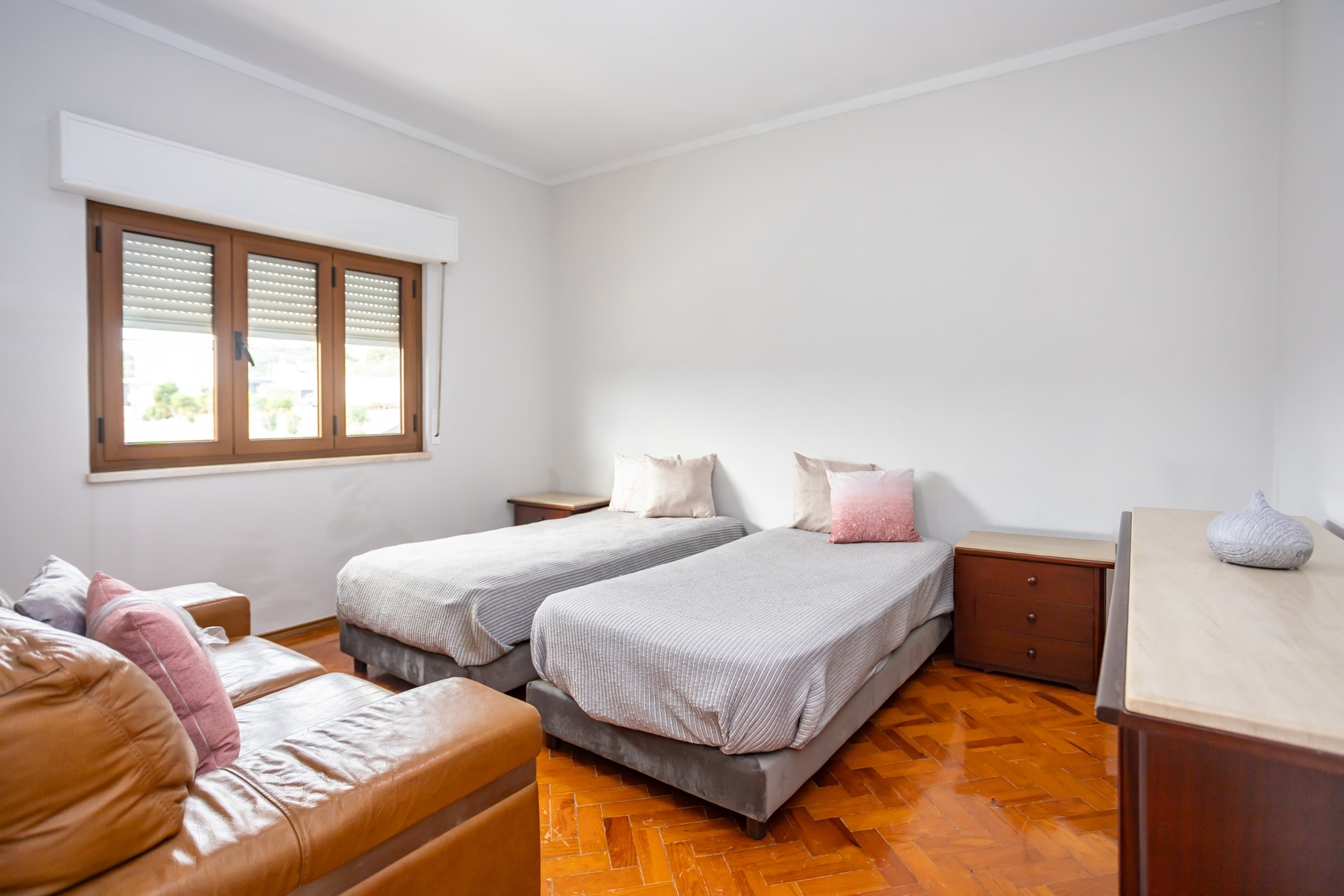 Loures, Lisbon, 2670-560, PT, 5 Bedrooms Bedrooms, ,3 BathroomsBathrooms,Residential,For Sale,1989673