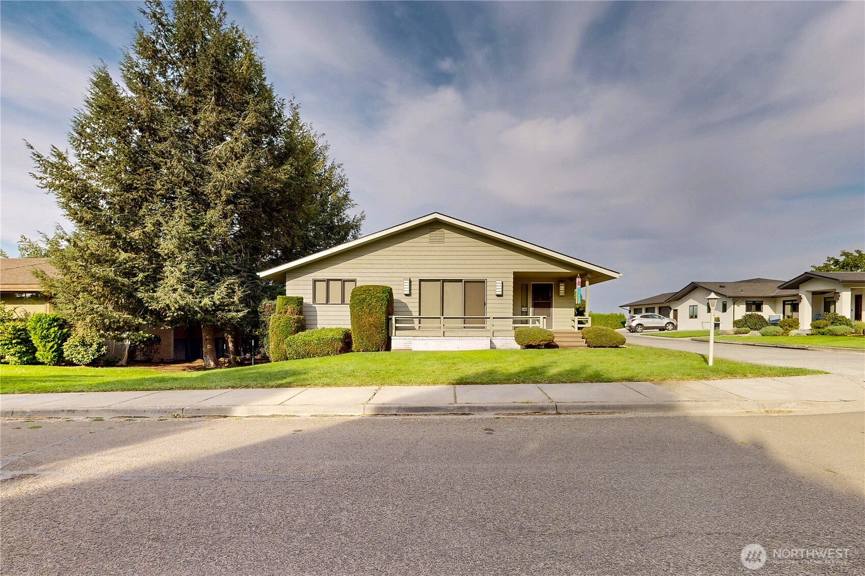 Walla Walla, Washington, 99362, United States, 3 Bedrooms Bedrooms, ,2 BathroomsBathrooms,Residential,For Sale,1942033