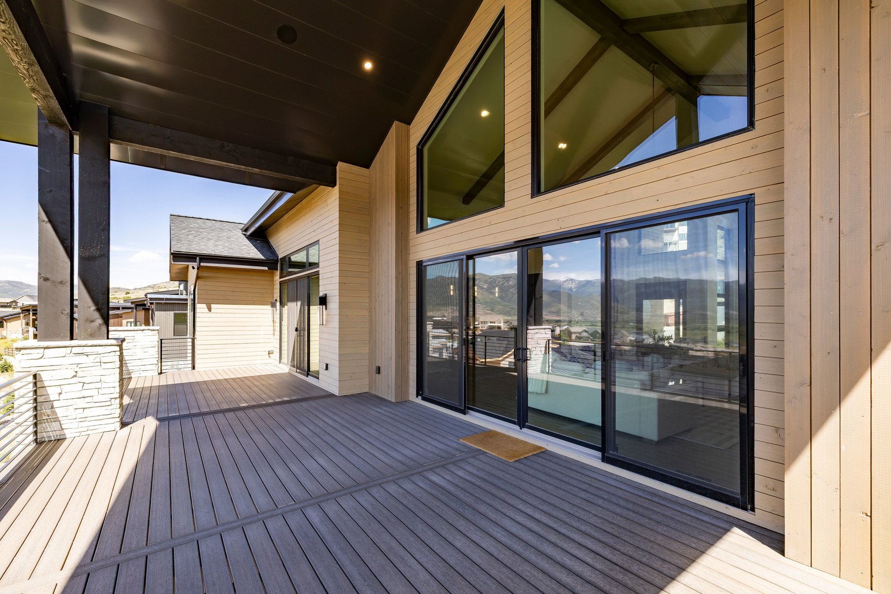  Upgraded Luxury Living with Panoramic Mountain Views - 物件實景
