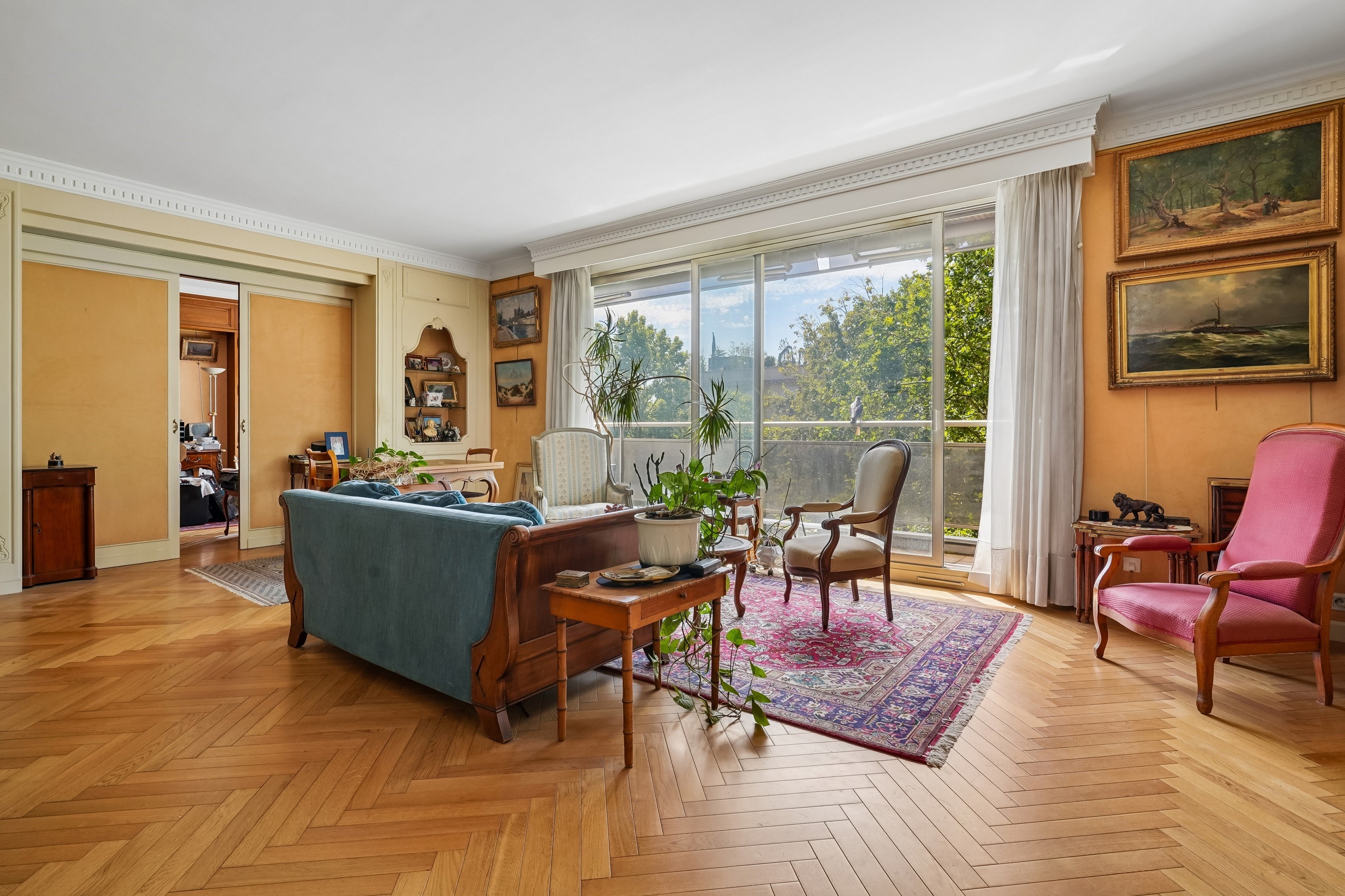  An elegant family residence with balcony, filled with natural light - 物件實景