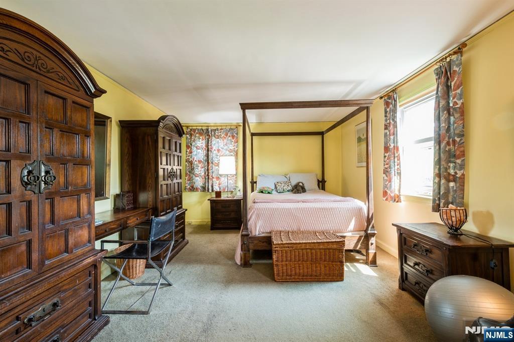 Cresskill, New Jersey, 07626, United States, 3 Bedrooms Bedrooms, ,2 BathroomsBathrooms,Residential,For Sale,1987908