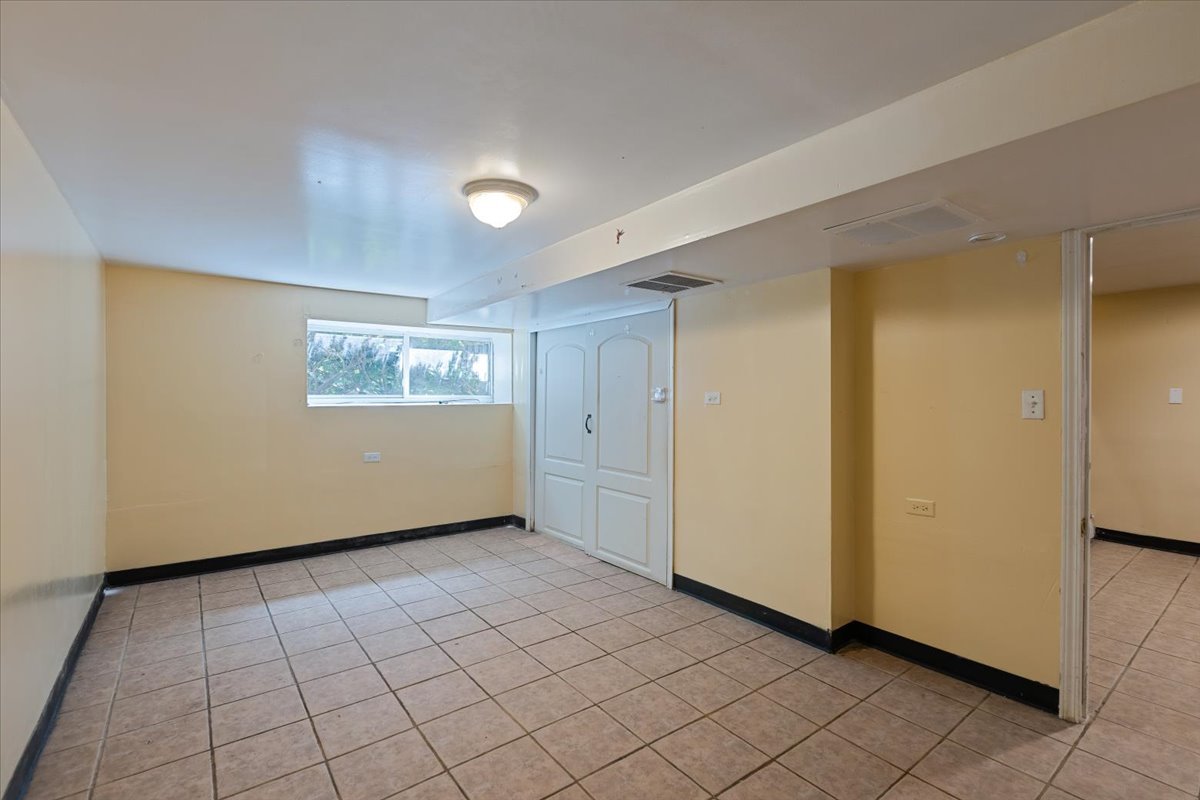 Chicago, Illinois, 60659, United States, 9 Bedrooms Bedrooms, ,Residential,For Sale,1905670