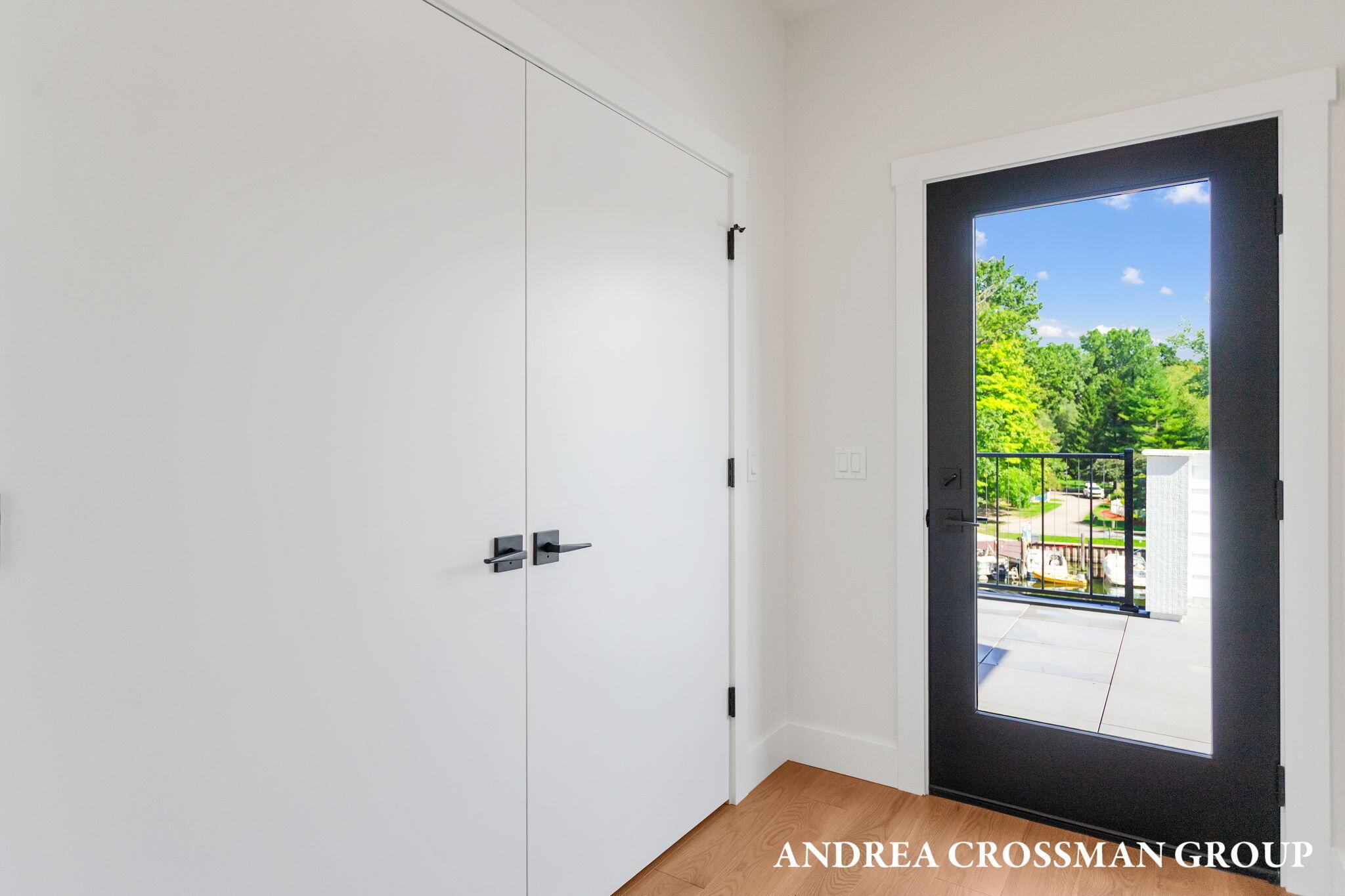 South Haven, Michigan, 49090, United States, 3 Bedrooms Bedrooms, ,3 BathroomsBathrooms,Residential,For Sale,1987692